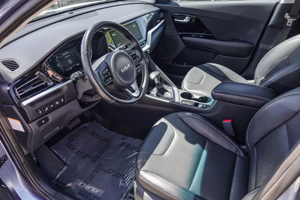 Certified 2022 Kia Niro Touring Special Edition FWD image 16