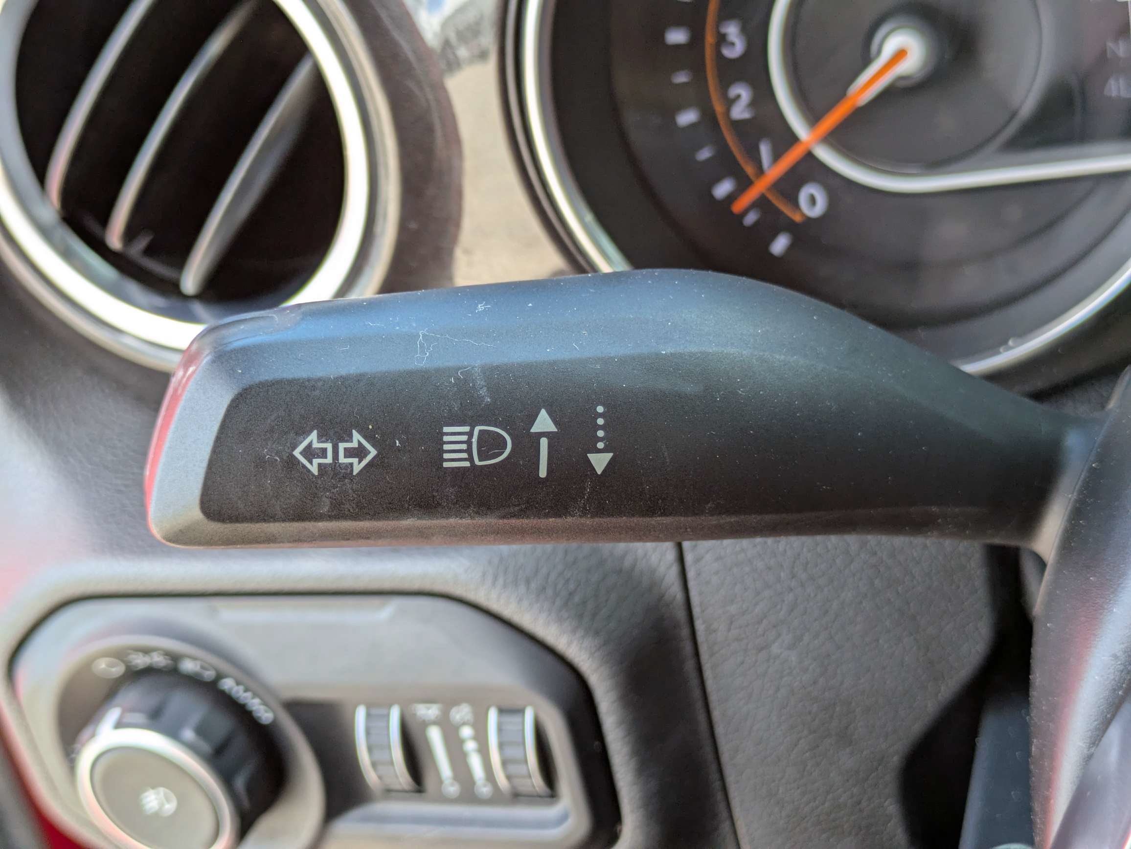 Used 2019 Jeep Wrangler Unlimited Sahara AWD/4WD image 15