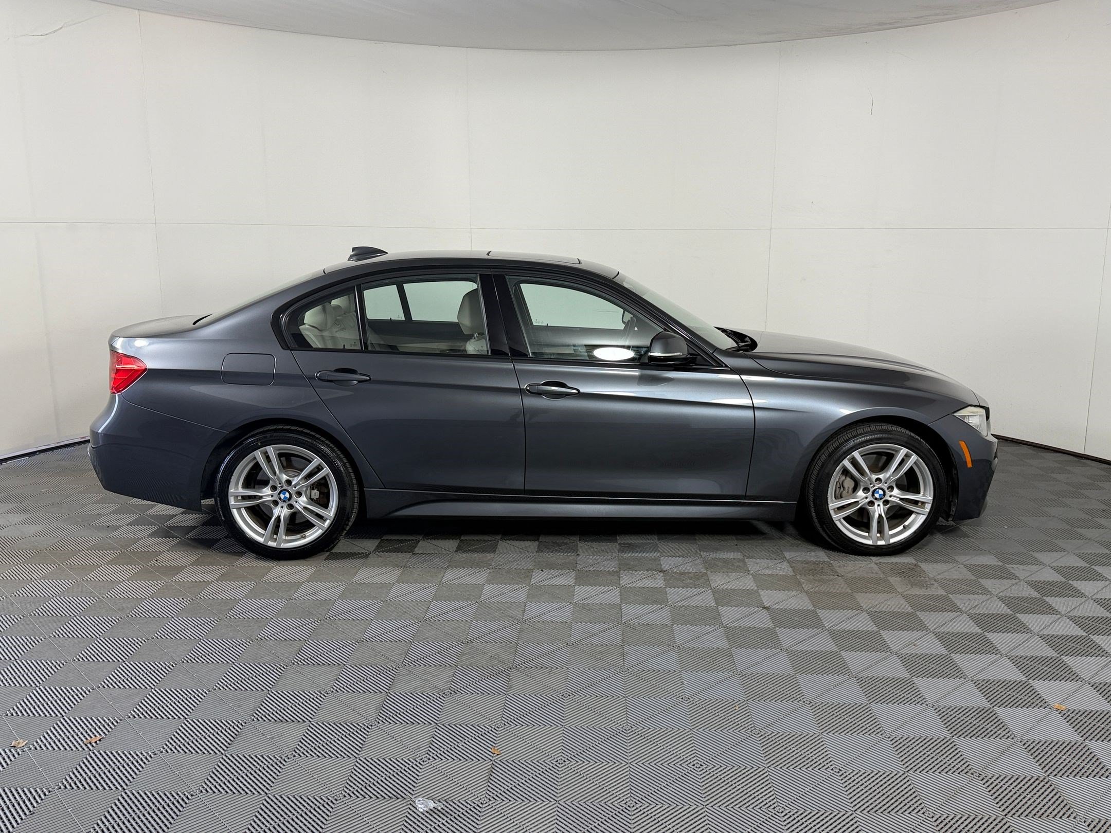 Used 2015 BMW 328i xDrive Sedan AWD/4WD image 8