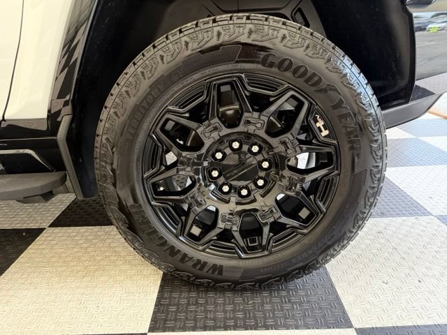 Used 2024 GMC Hummer EV 2X AWD/4WD image 11