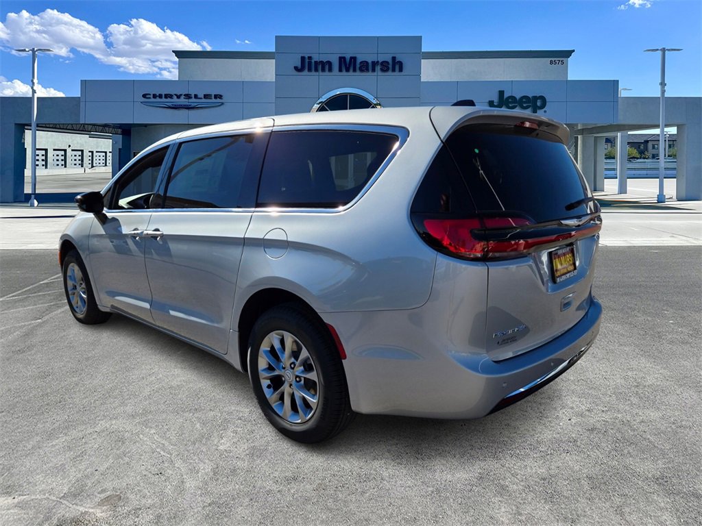 New 2026 Chrysler Pacifica Select image 3