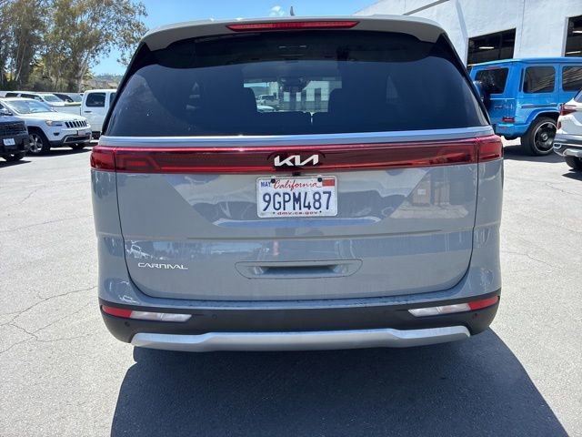 Used 2023 Kia Carnival EX image 9
