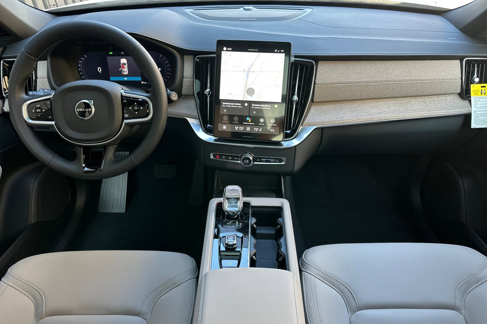 New 2026 Volvo XC90 B6 Plus w/ Protection Package Premier image 14