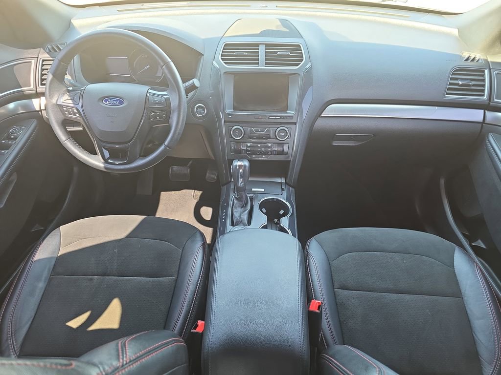 Used 2018 Ford Explorer XLT w/ Equipment Group 202A image 9