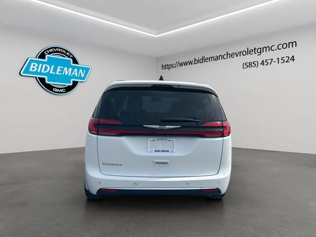 Used 2024 Chrysler Pacifica Touring-L FWD image 7