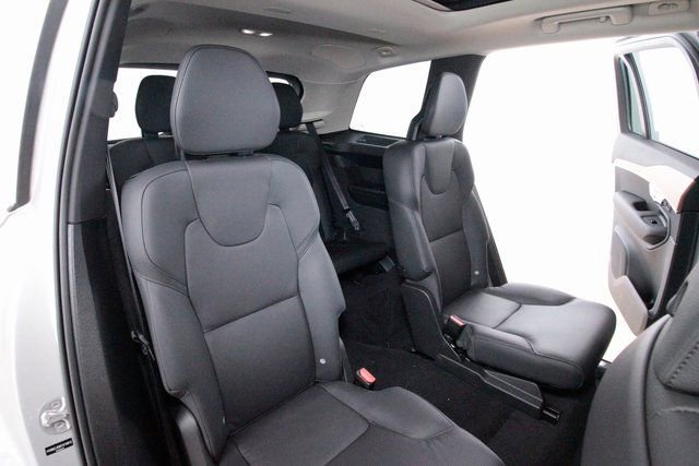 Certified 2025 Volvo XC90 B6 Plus w/ Protection Package Premier image 30
