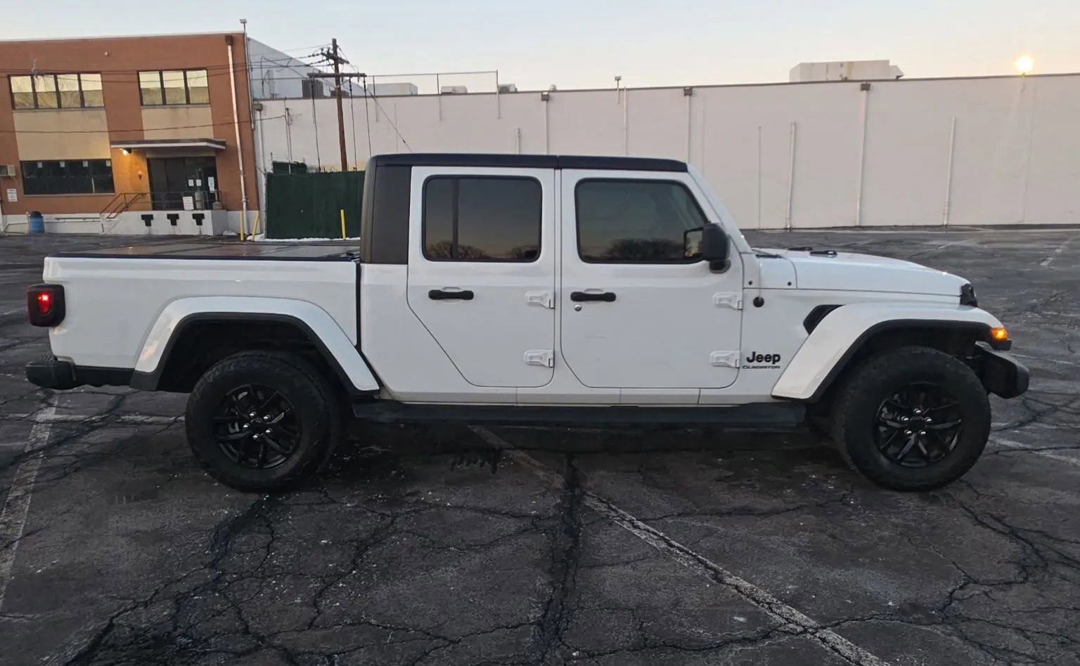 Used 2022 Jeep Gladiator Sport AWD/4WD image 8