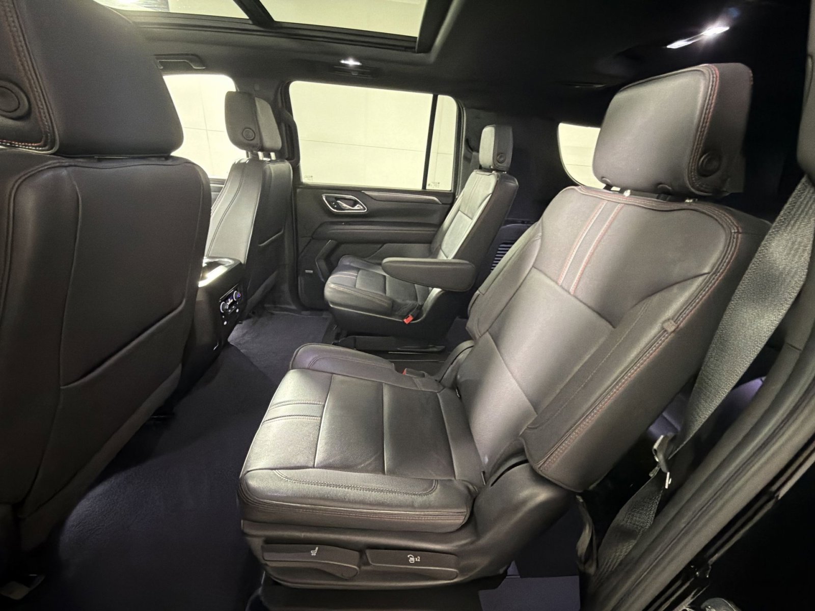 Used 2023 Chevrolet Suburban RST w/ Luxury Package image 25