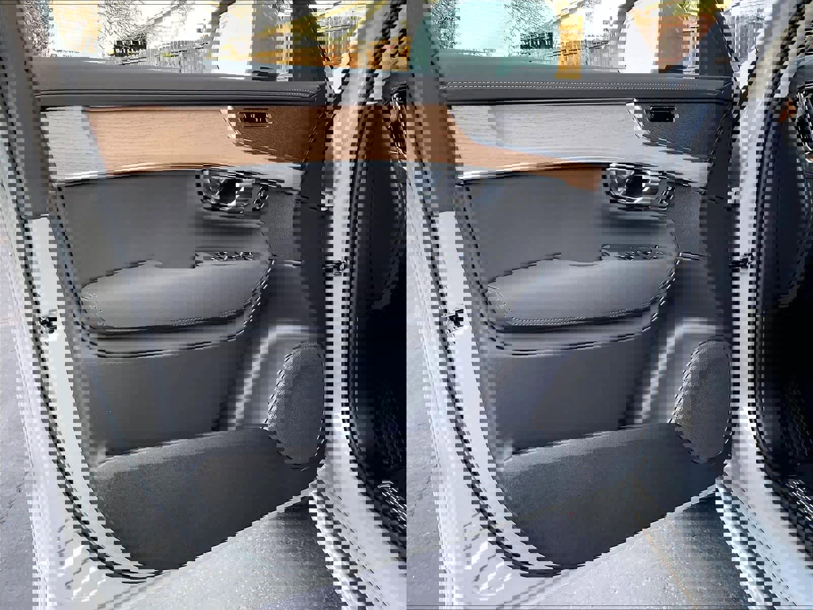 Used 2025 Volvo XC90 B6 Core w/ Protection Package Premier image 26