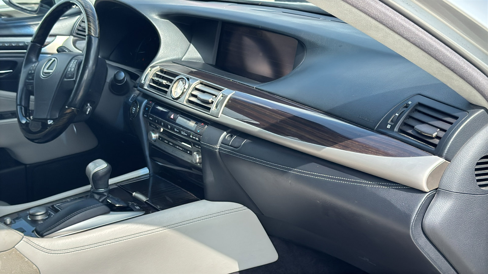 Used 2013 Lexus LS 460 L w/ Preferred Accessory Package image 28