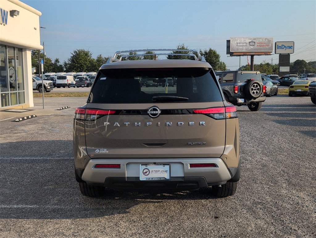 Used 2024 Nissan Pathfinder Platinum image 7