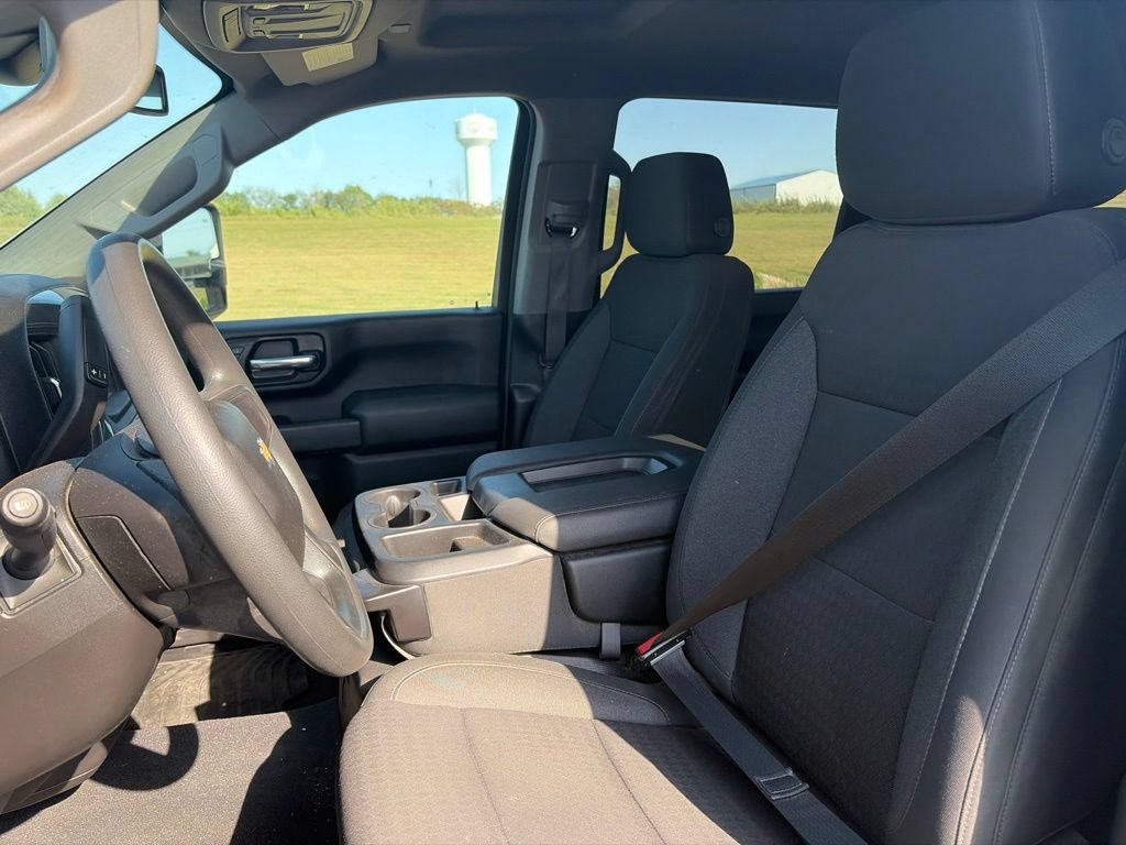 Used 2025 Chevrolet Silverado 2500 Custom w/ Custom Value Package AWD/4WD image 4