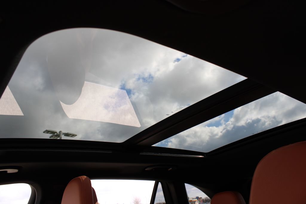 Used 2025 Mercedes-Benz GLC 300 4MATIC image 19