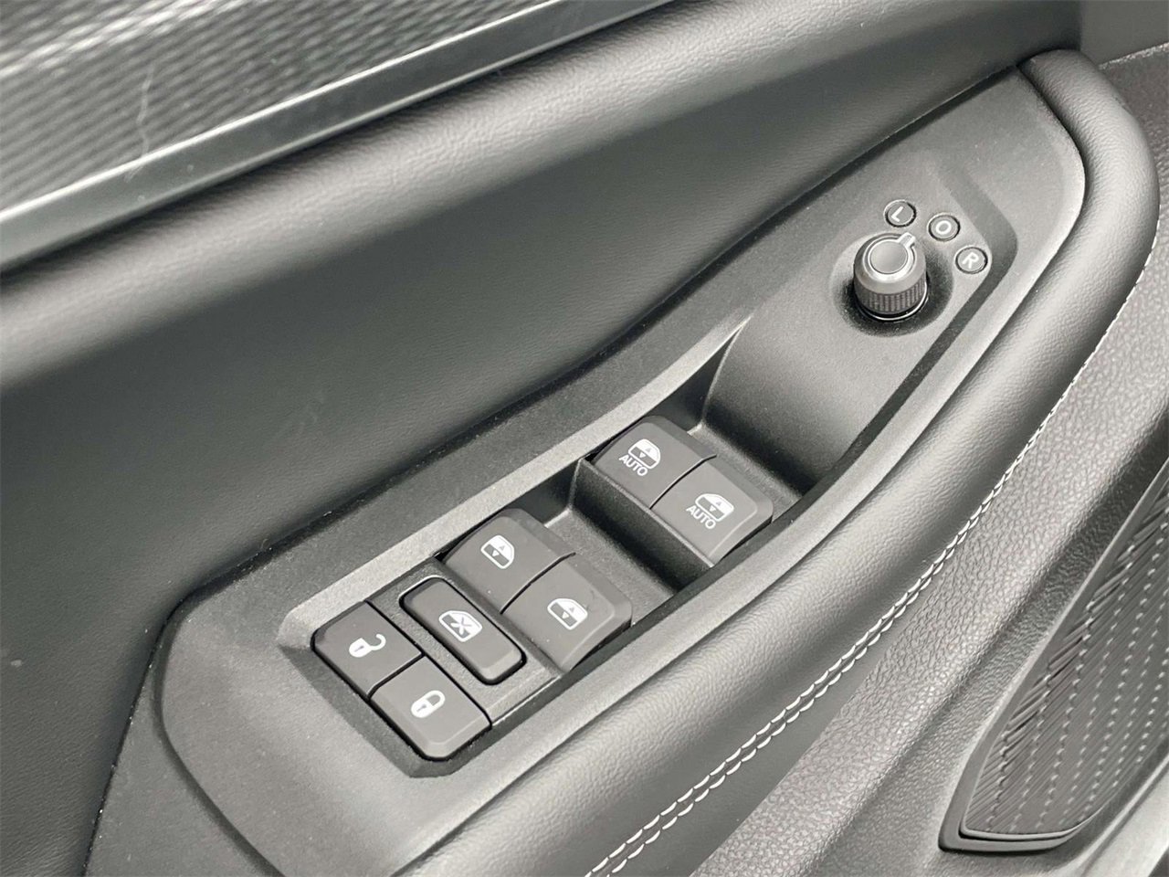 New 2025 Jeep Grand Cherokee Laredo w/ Luxury Tech Group I image 29