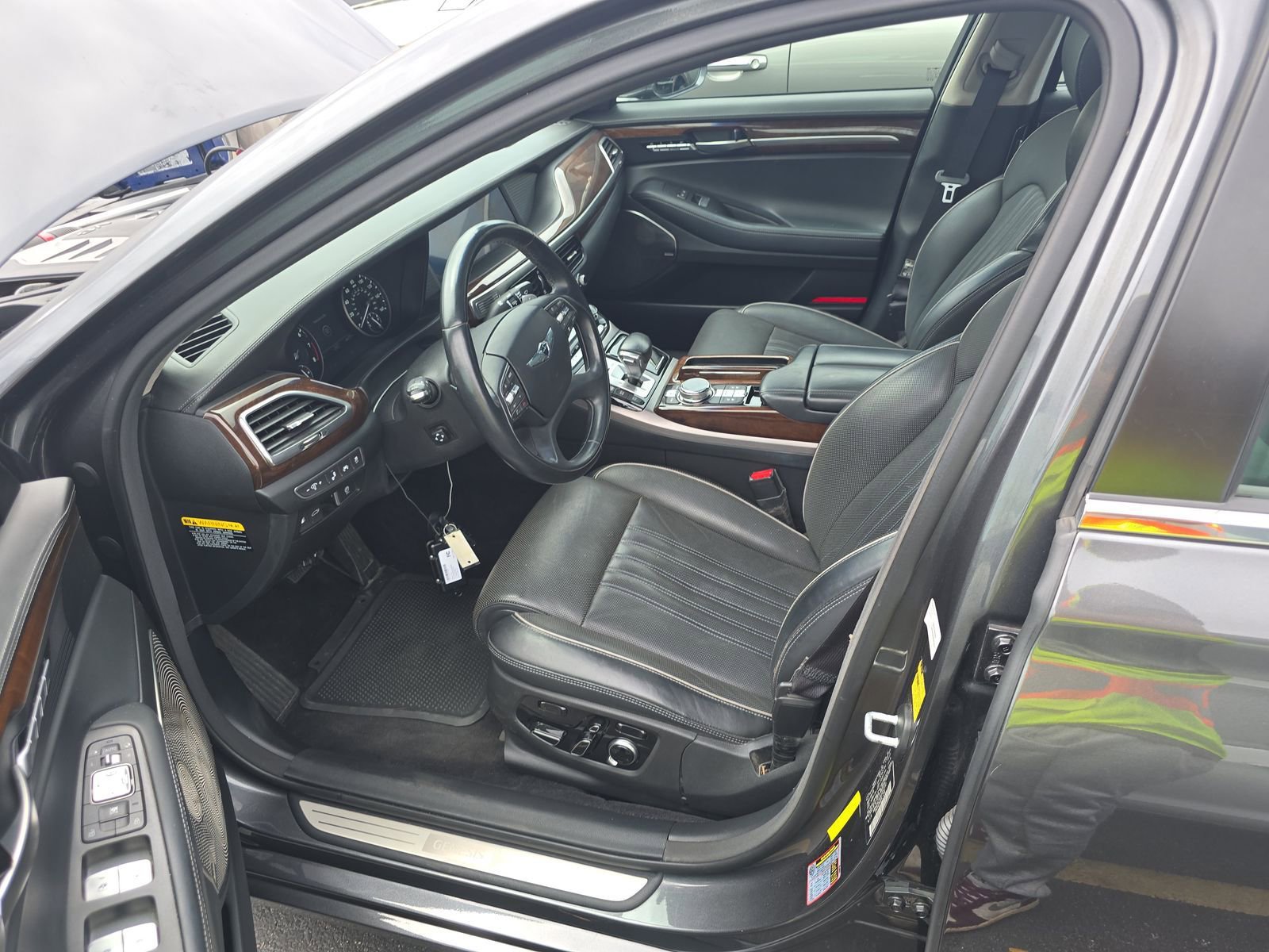 Used 2019 Genesis G90 5.0 Ultimate image 4