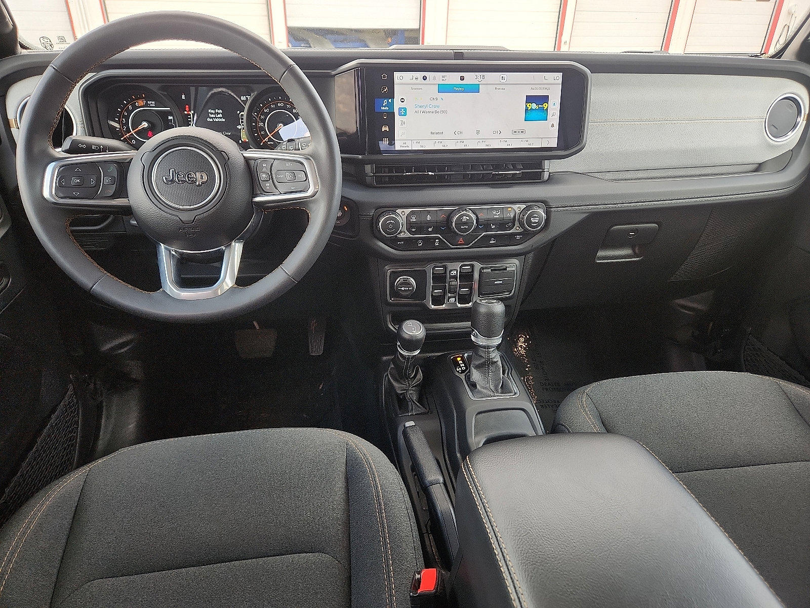 Used 2025 Jeep Wrangler Unlimited Sahara AWD/4WD image 11
