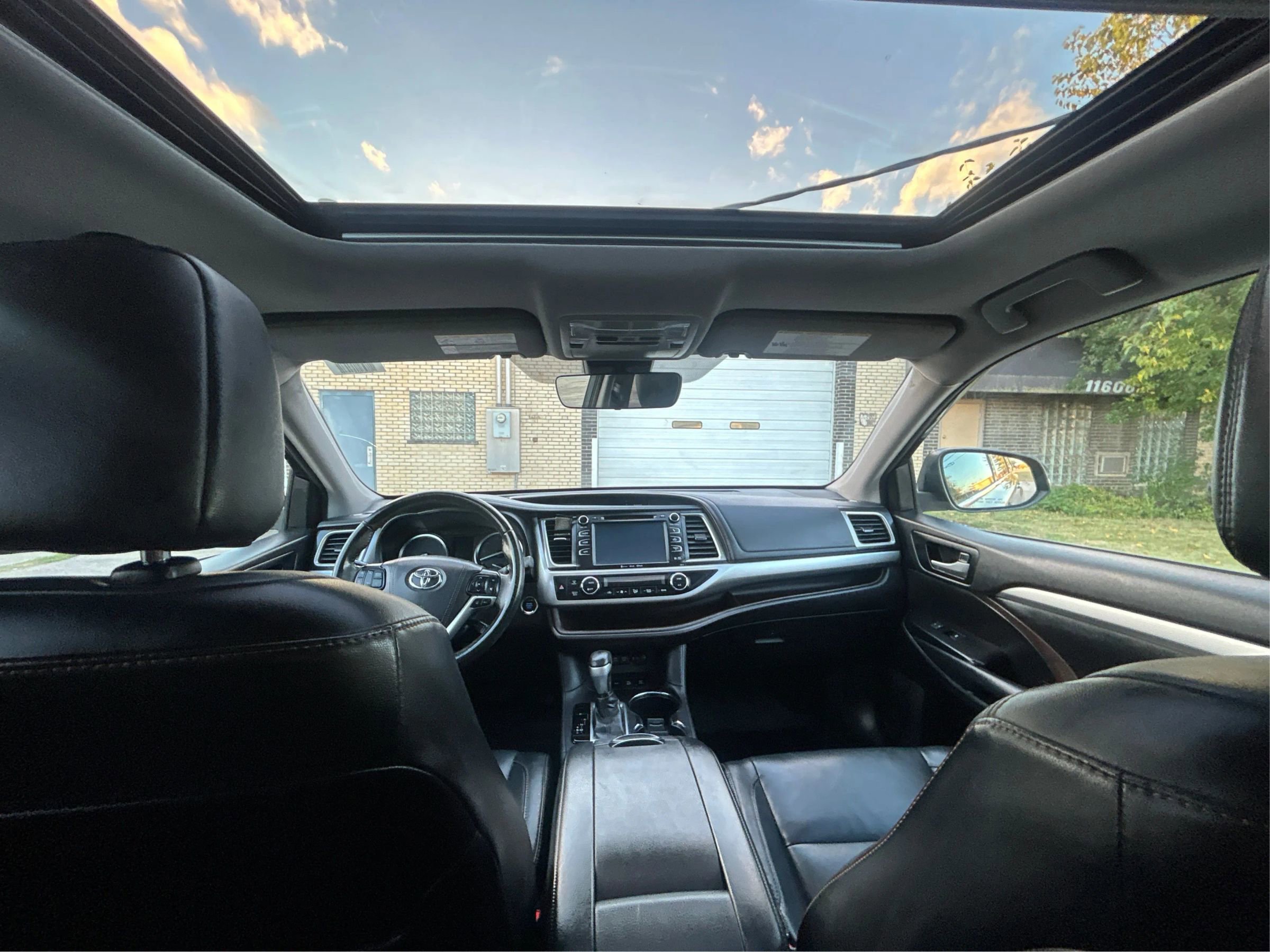 Used 2018 Toyota Highlander XLE image 27