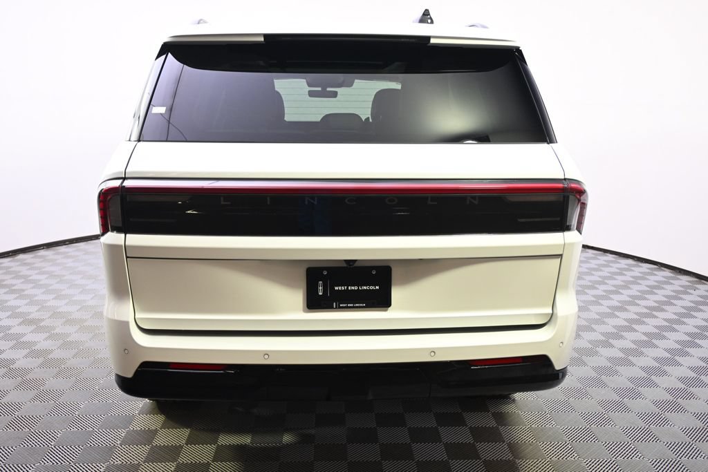 New 2026 Lincoln Navigator Reserve w/ Jet Appearance Package AWD/4WD image 5