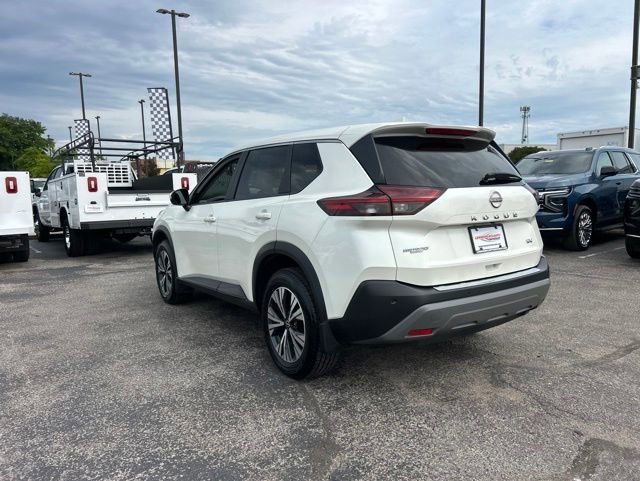 Used 2022 Nissan Rogue SV FWD image 5