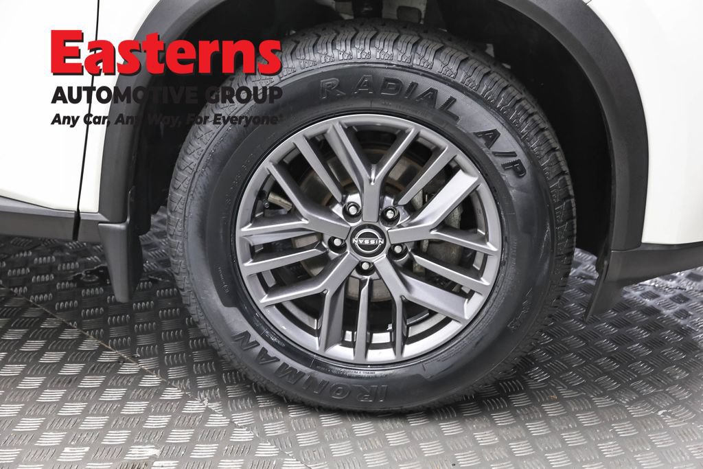Used 2023 Nissan Rogue S AWD/4WD image 32