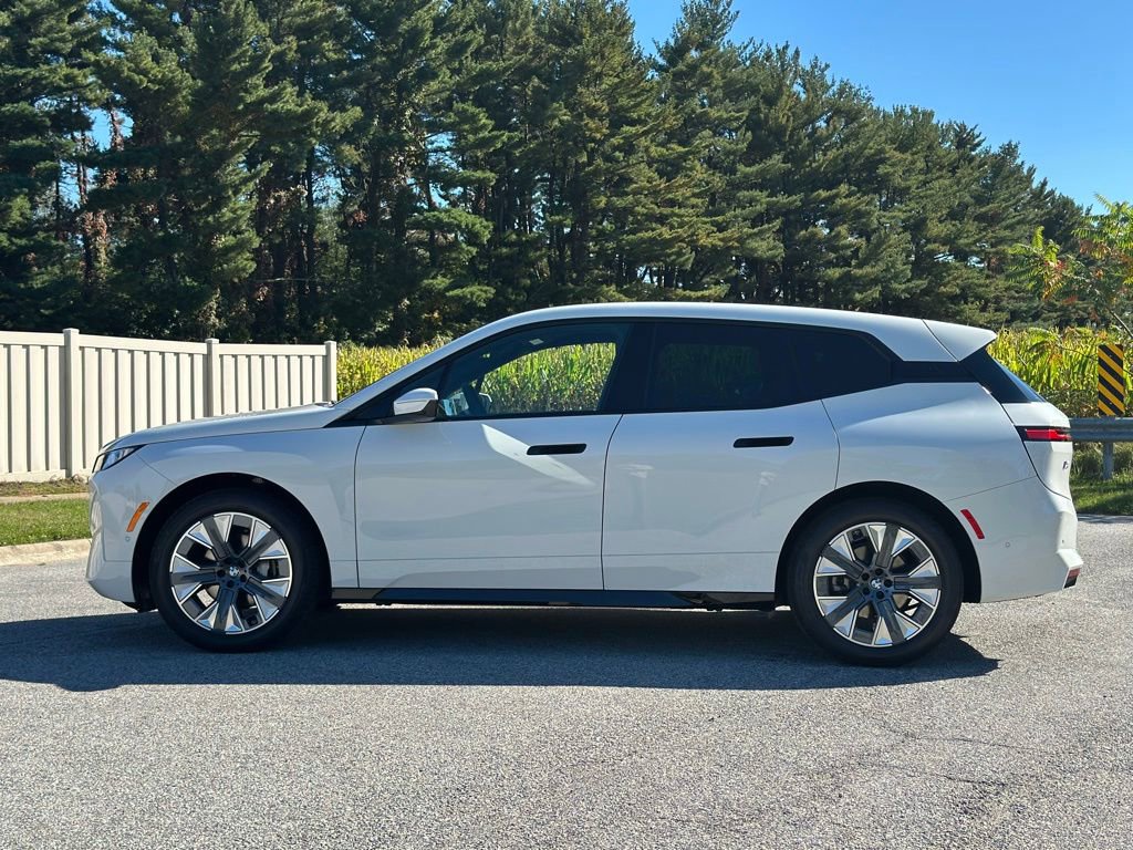 New 2026 BMW iX xDrive45 image 4