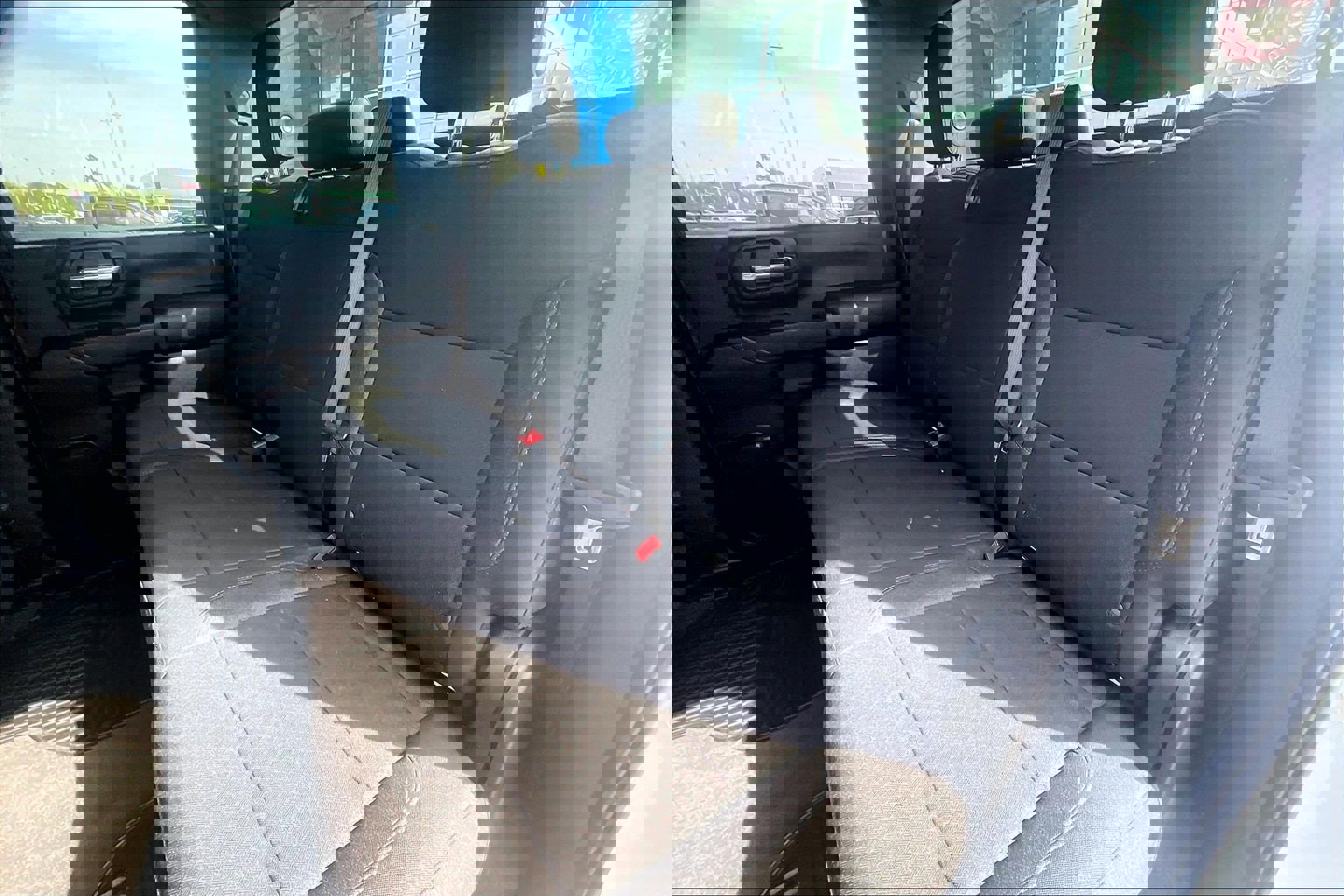 Used 2025 Chevrolet Silverado 2500 Custom w/ Custom Value Package image 22