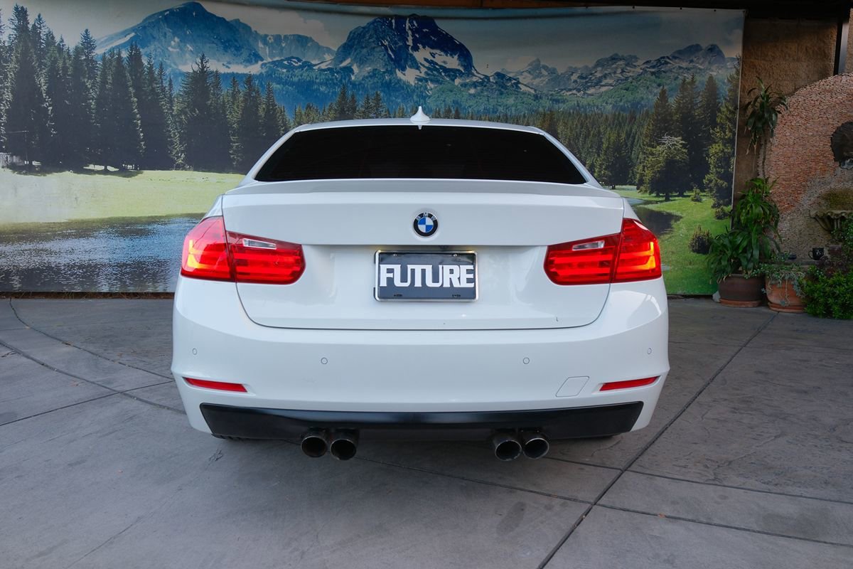 Used 2015 BMW 320i Sedan RWD image 5