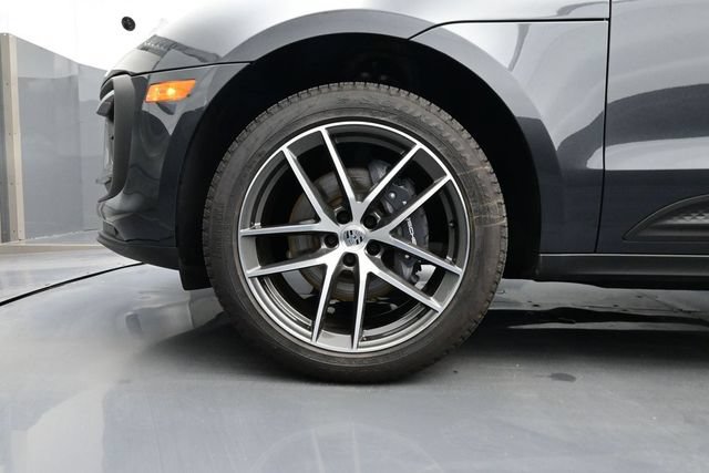 Certified 2025 Porsche Macan AWD/4WD image 6