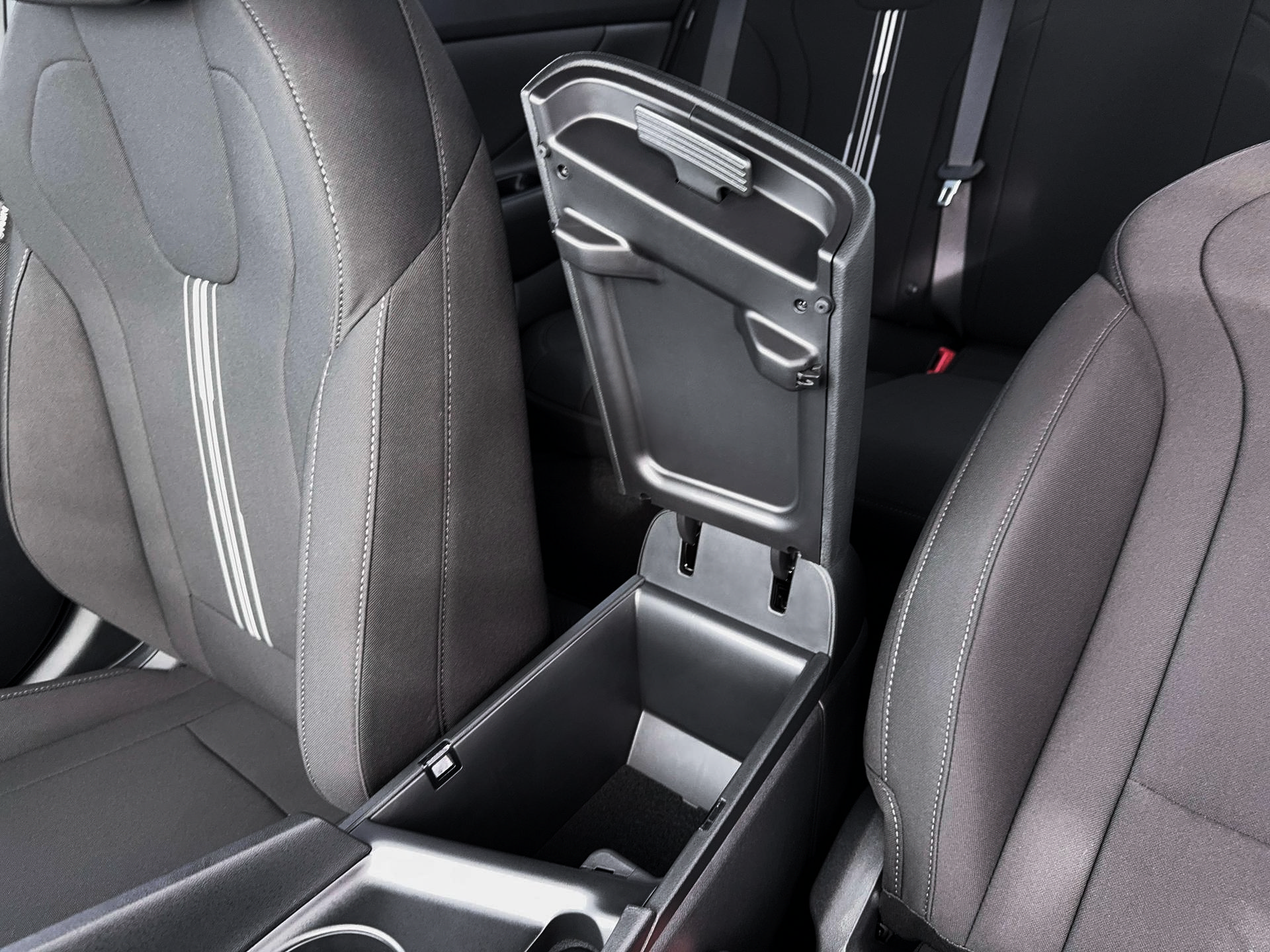 New 2026 Hyundai Elantra Sport FWD image 37