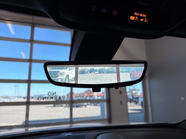 Used 2024 Chevrolet Traverse RS image 47