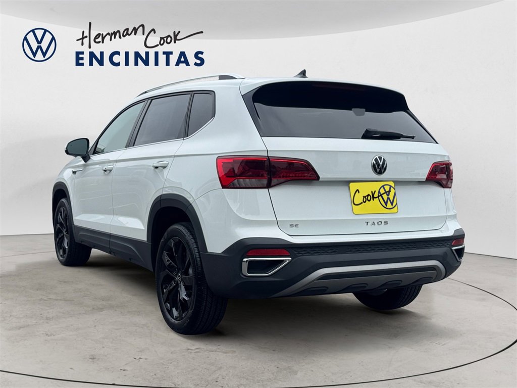 Certified 2022 Volkswagen Taos SE w/ IQ.Drive SE Package image 3