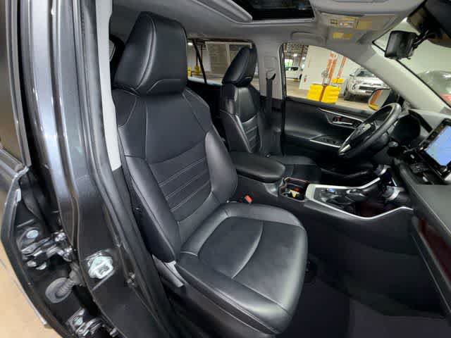 Used 2019 Toyota RAV4 Limited w/ Carpet Mat Package AWD/4WD image 16