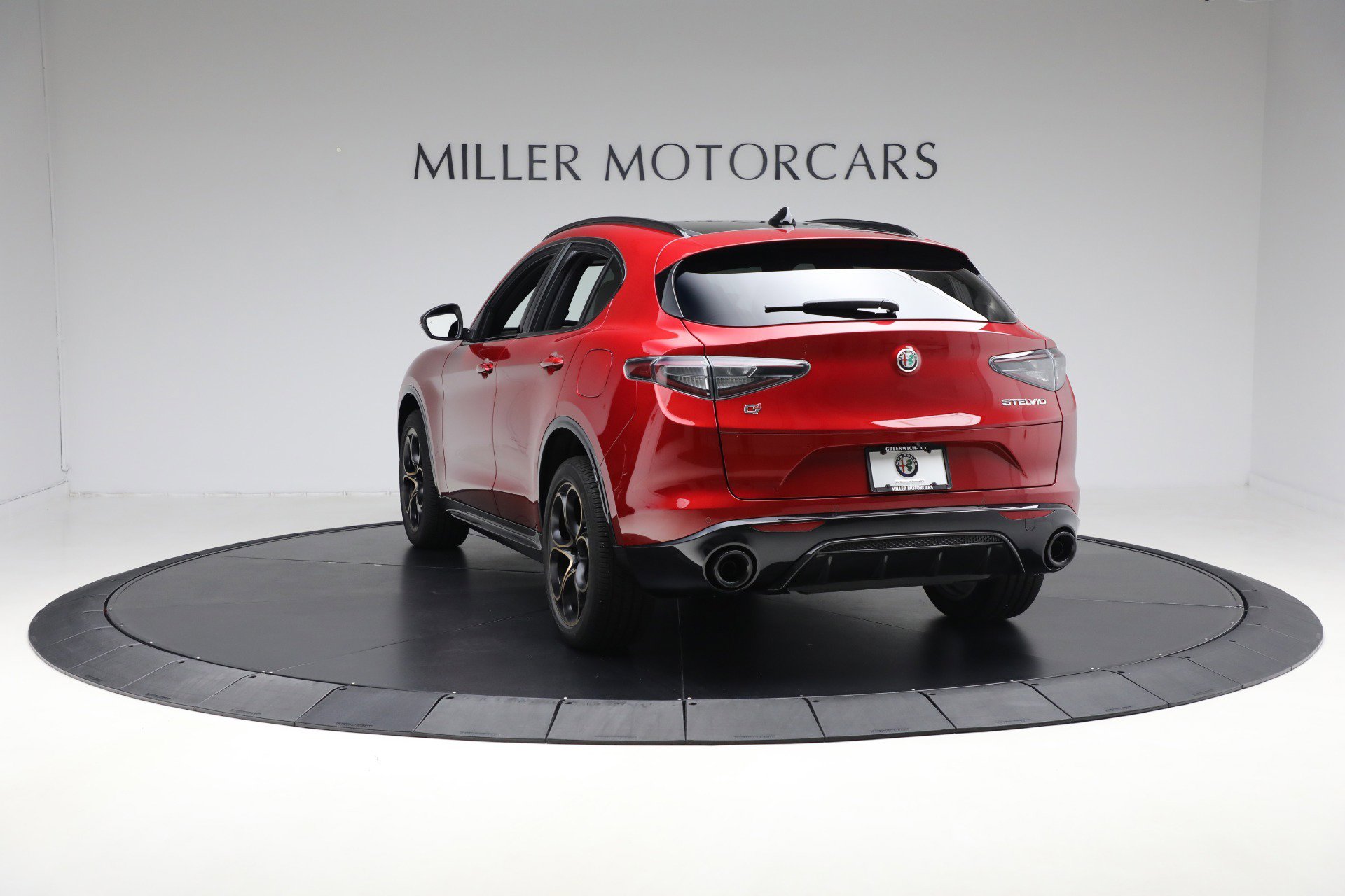 New 2025 Alfa Romeo Stelvio Sprint image 4