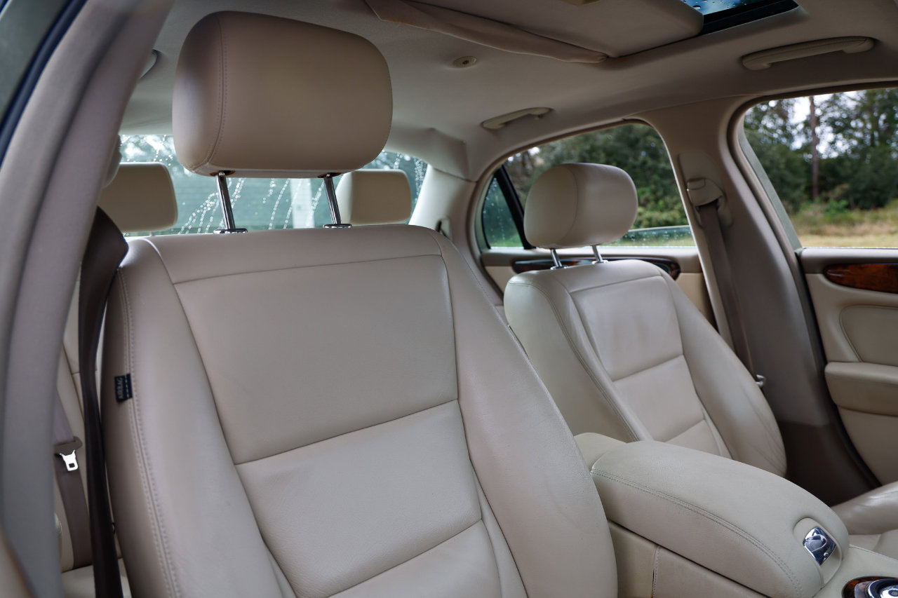 Used 2004 Jaguar XJ8 image 16