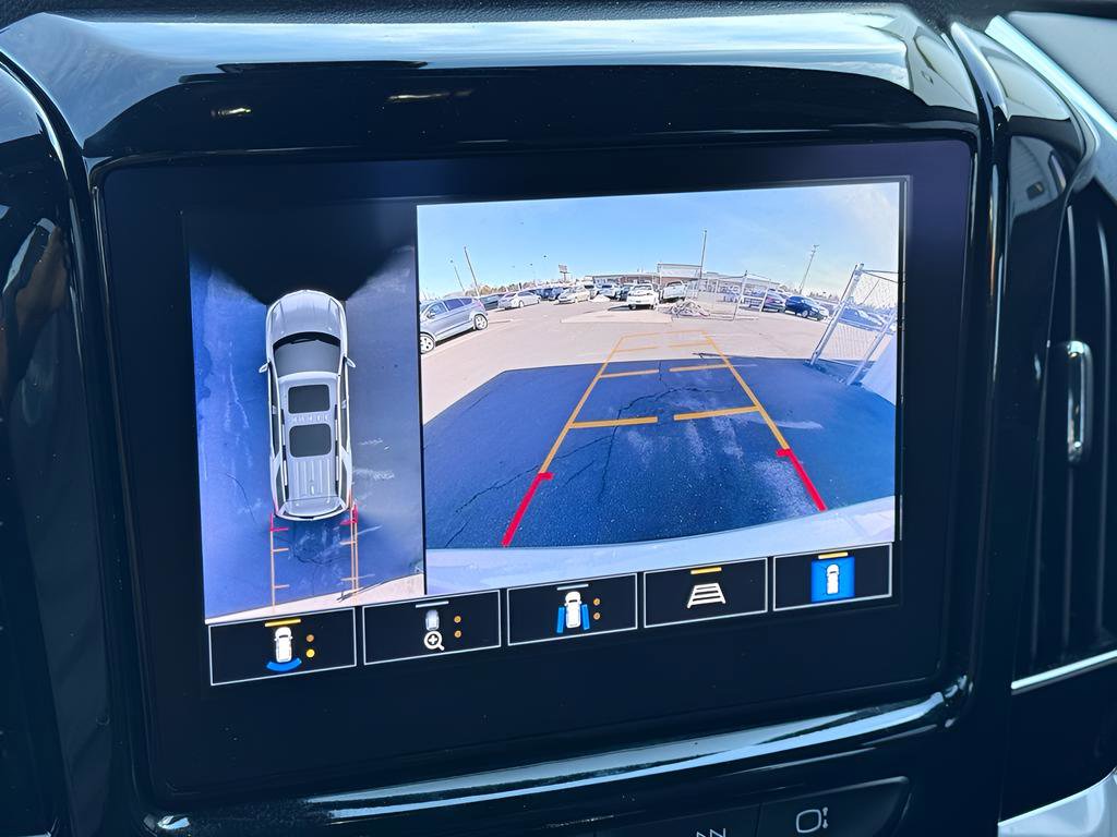 Used 2022 Chevrolet Traverse RS image 29