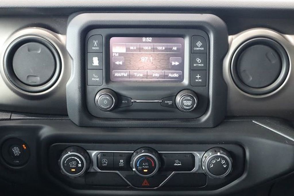 Used 2020 Jeep Gladiator Sport image 29