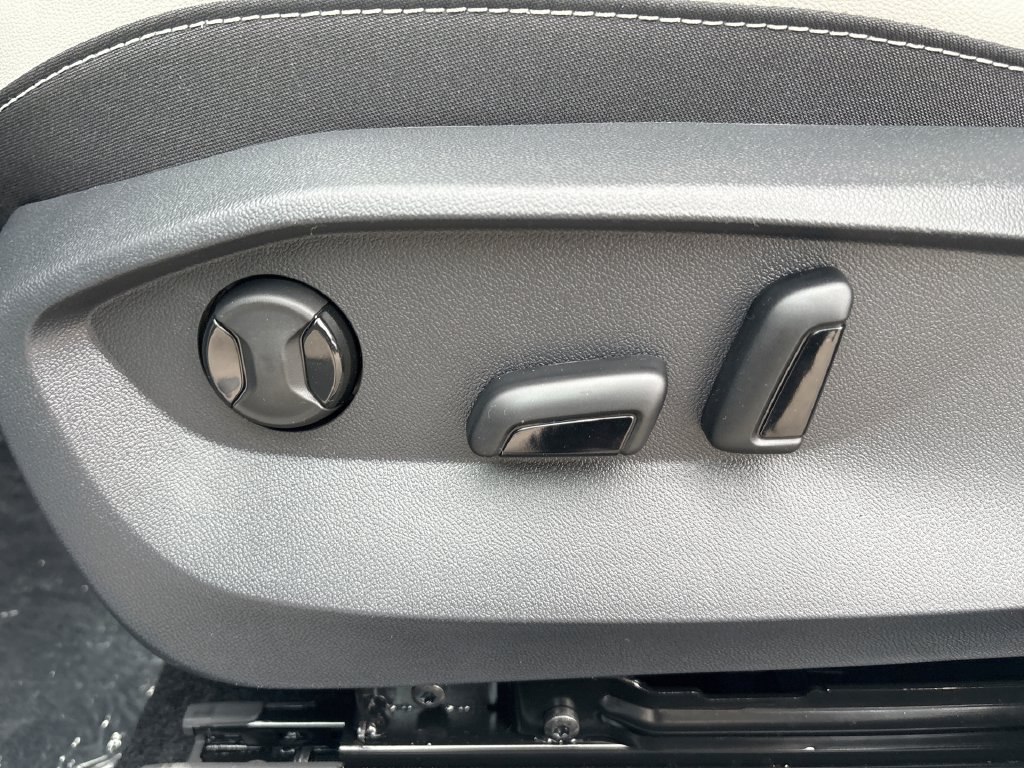New 2026 Volkswagen Taos SE AWD/4WD image 14
