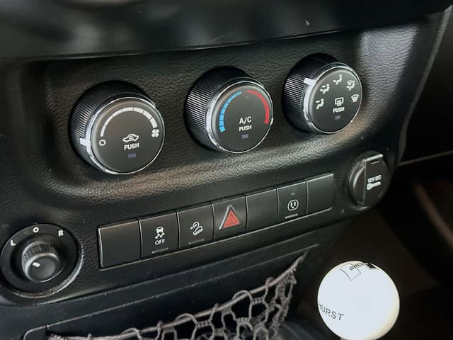 Used 2013 Jeep Wrangler Unlimited Sahara w/ Connectivity Group image 14