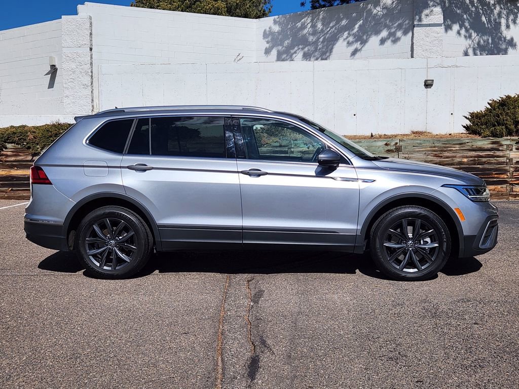 Certified 2024 Volkswagen Tiguan SE image 2