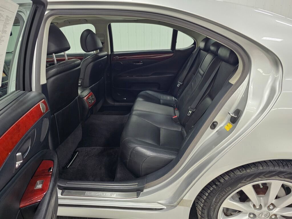 Used 2011 Lexus LS 460 L w/ Luxury Pkg image 15