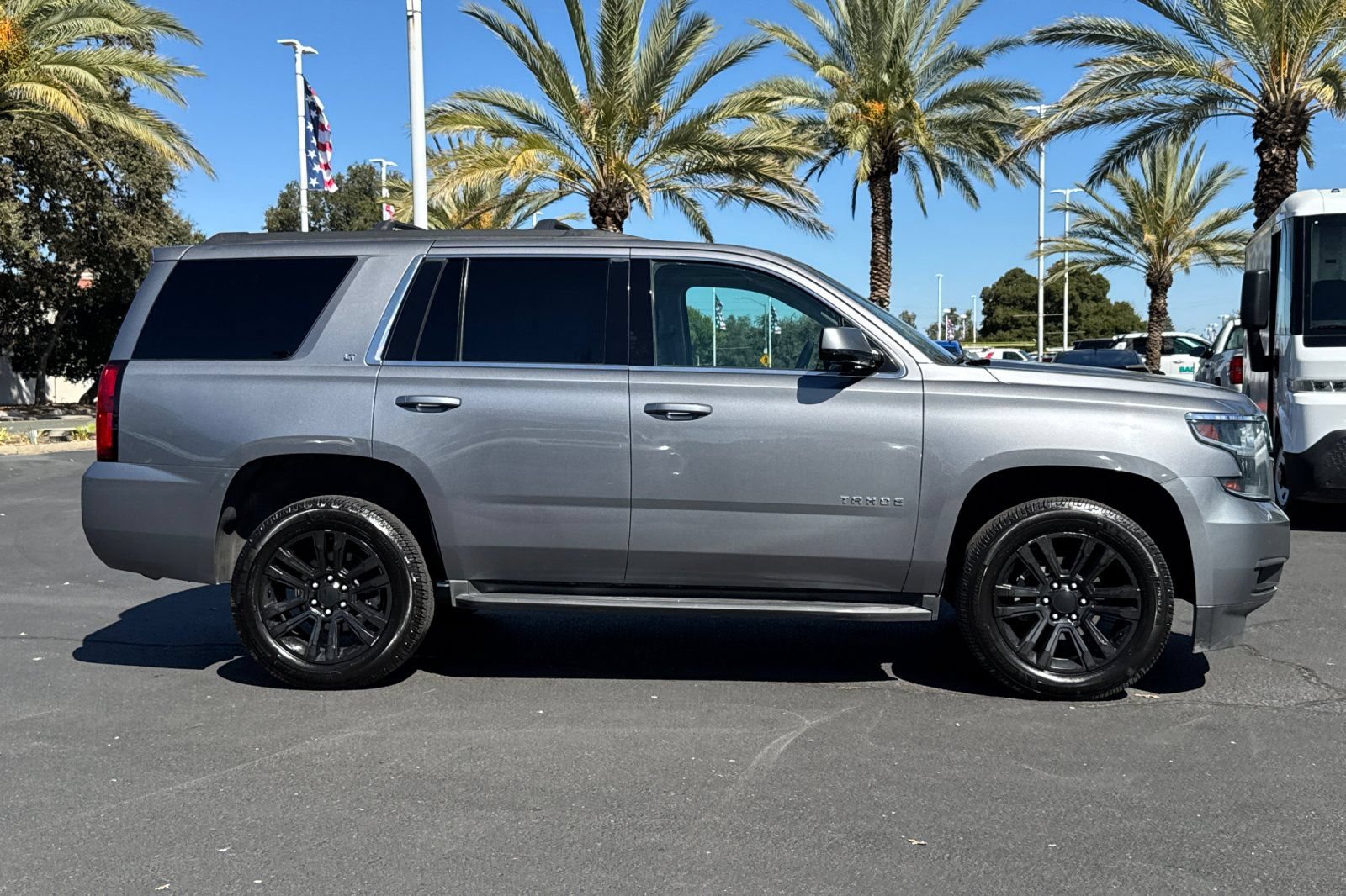 Used 2019 Chevrolet Tahoe LT AWD/4WD image 2