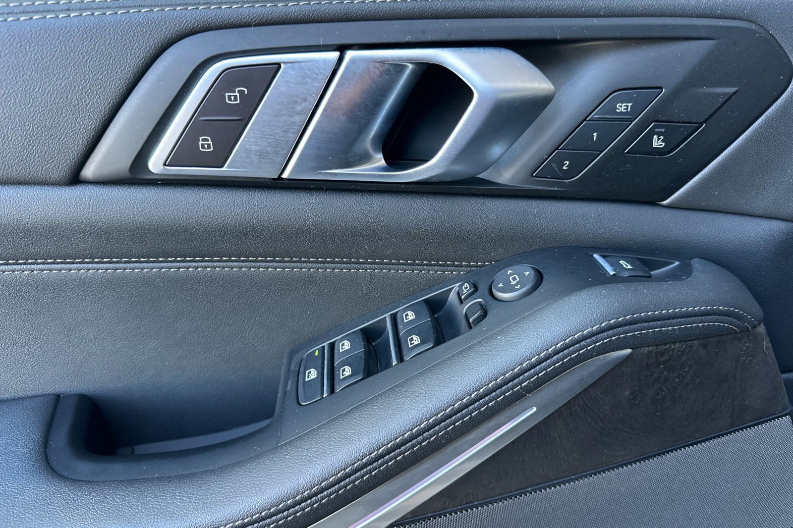 Used 2024 BMW X5 sDrive40i w/ Premium Package image 11