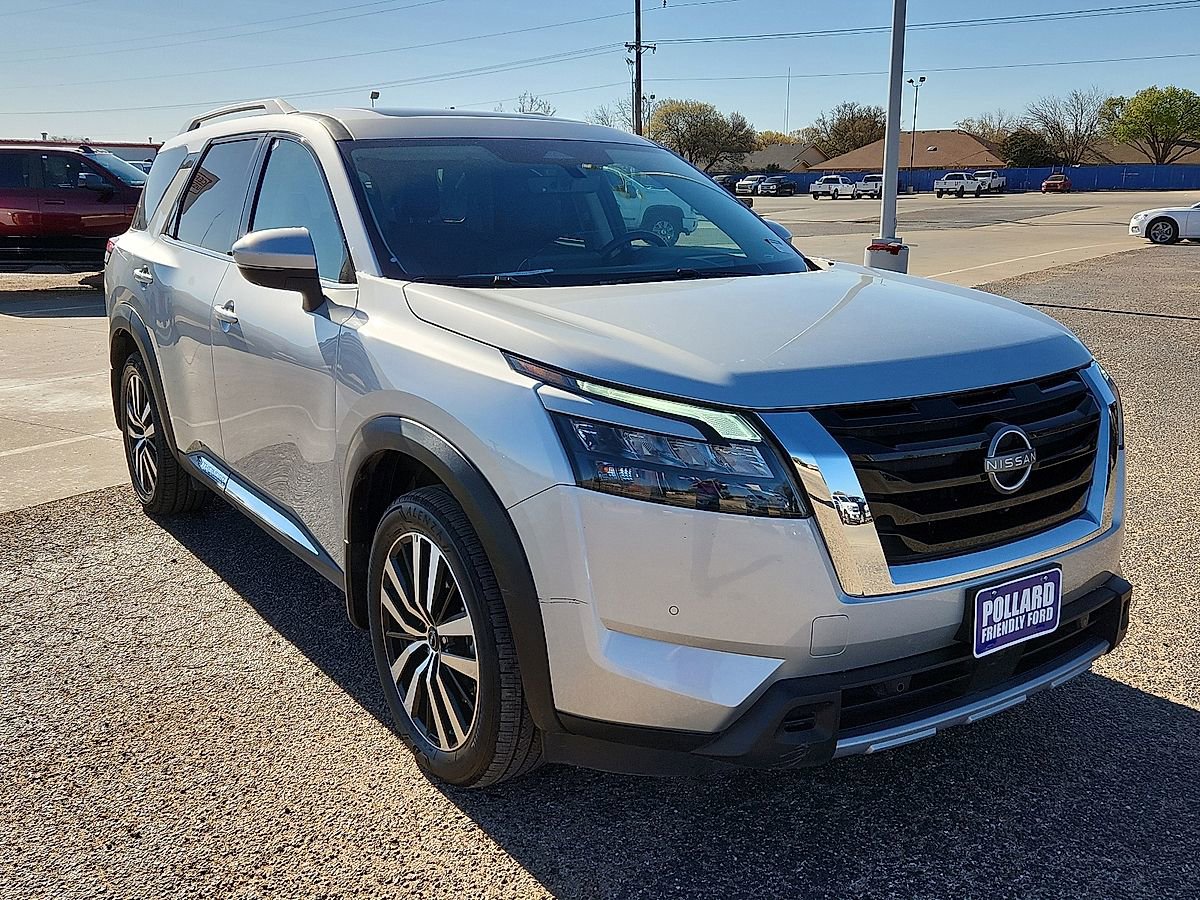 Used 2025 Nissan Pathfinder Platinum w/ Cargo Package image 4