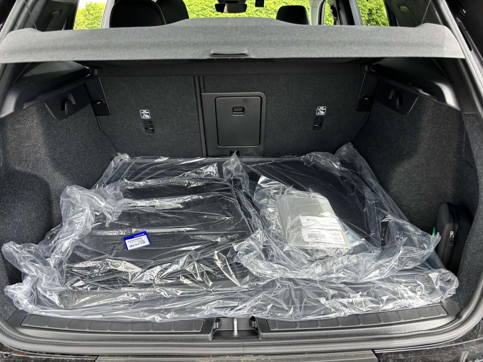 New 2025 Volvo XC40 B5 Core w/ Protection Package Premier AWD/4WD image 9