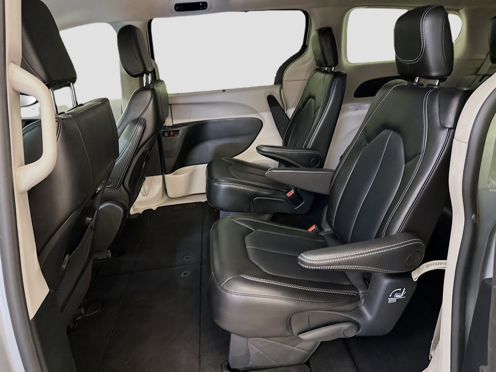 Used 2024 Chrysler Pacifica Touring-L image 28