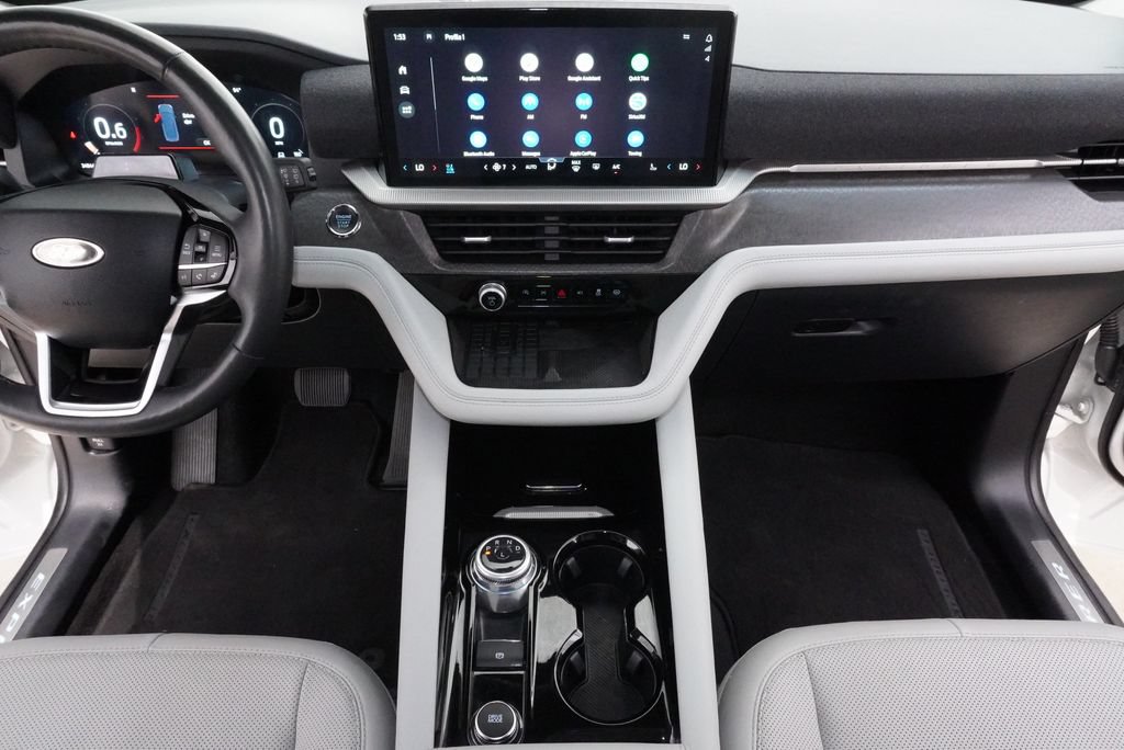 Used 2025 Ford Explorer Platinum w/ Ultimate Package RWD image 18