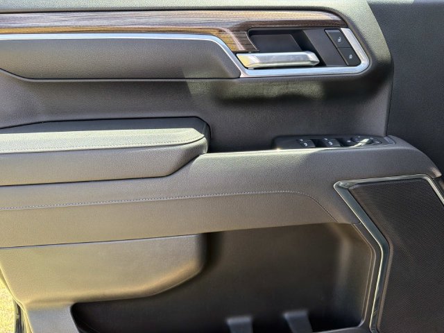 Used 2025 Chevrolet Silverado 1500 LT AWD/4WD image 18