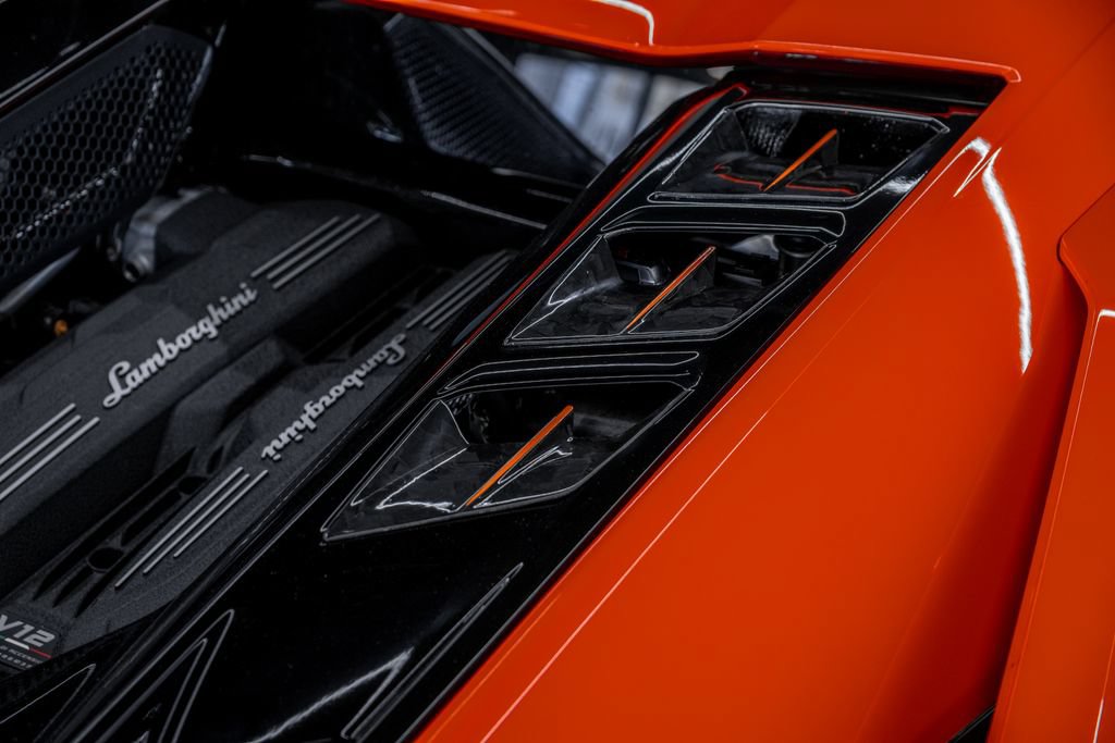 Used 2024 Lamborghini Revuelto AWD/4WD image 25