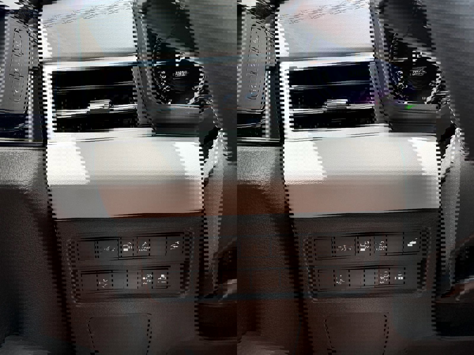 New 2025 Mitsubishi Outlander 4WD Plug-In Hybrid image 42