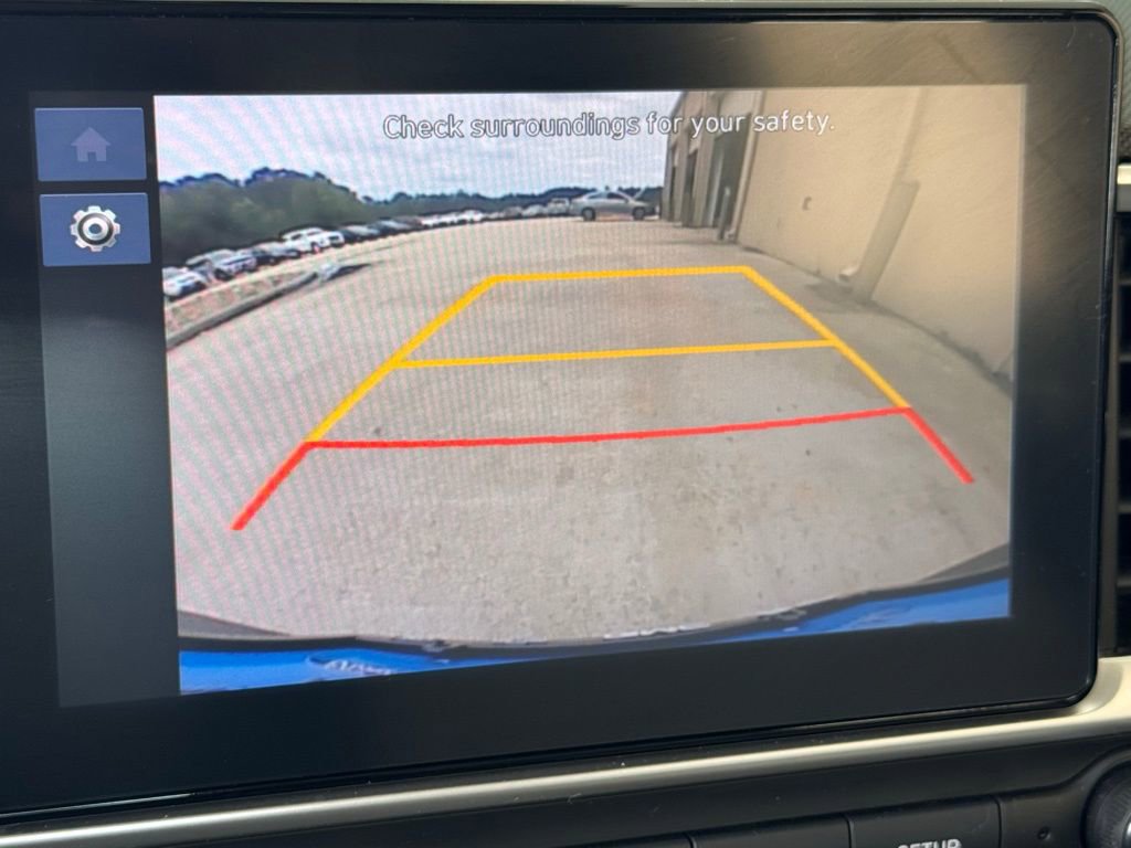 Certified 2023 Hyundai Venue SEL FWD image 6